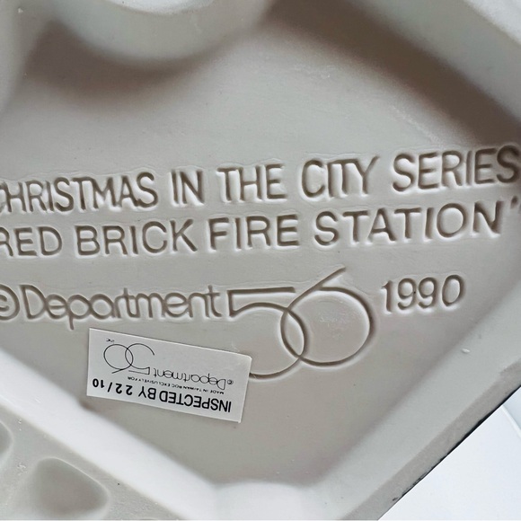 NEW DEPARTMENT 56 “RED BRICK FIRE STATION” CHRISTMAS IN THE CITY - Picture 6 of 15